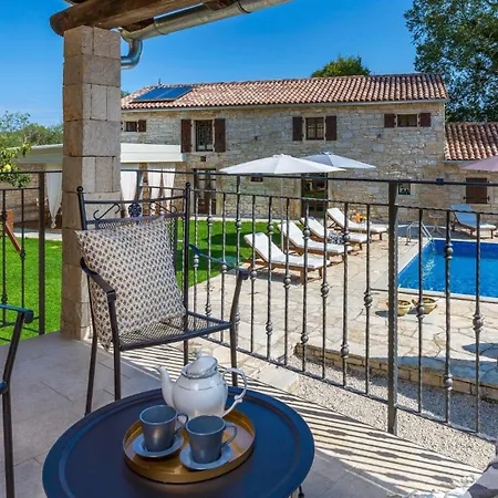 Beautiful Jadreska With Pool In Kanfanar