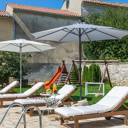 Beautiful Jadreska With Pool In Villa