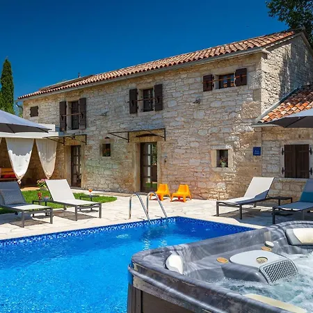 Beautiful Jadreska With Pool In *