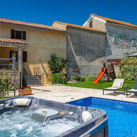 Beautiful Jadreska With Pool In