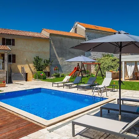 Vila Beautiful Jadreska With Pool In
