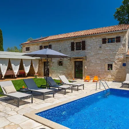 Beautiful Jadreska With Pool In *