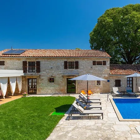 Vila Beautiful Jadreska With Pool In