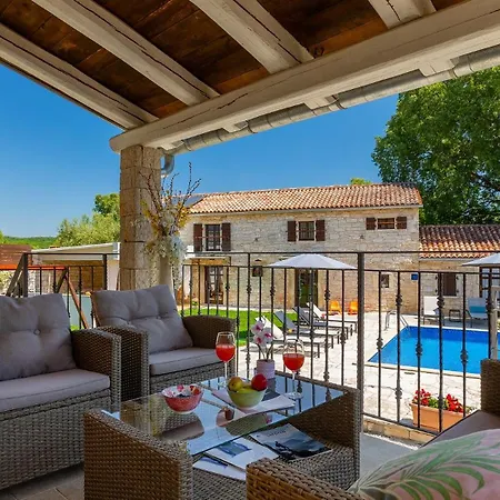 Beautiful Jadreska With Pool In Vila Kanfanar