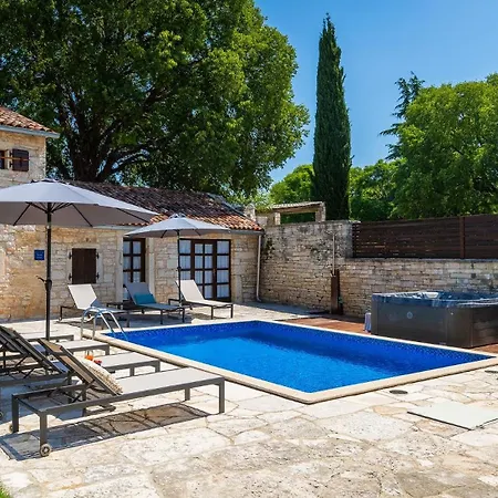 Vila Beautiful Jadreska With Pool In Kanfanar