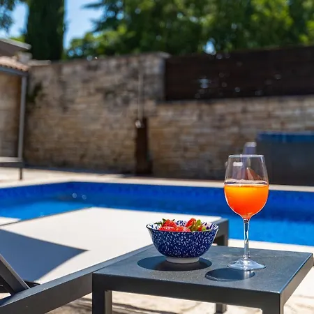 Villa Beautiful Jadreska With Pool In *