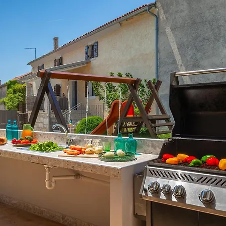 Beautiful Jadreska With Pool In Vila Kanfanar