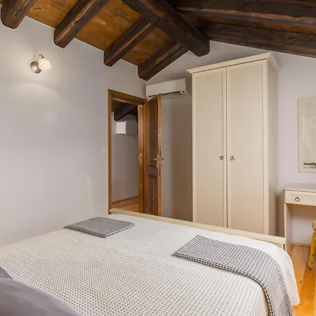 Villa Beautiful Jadreska With Pool In